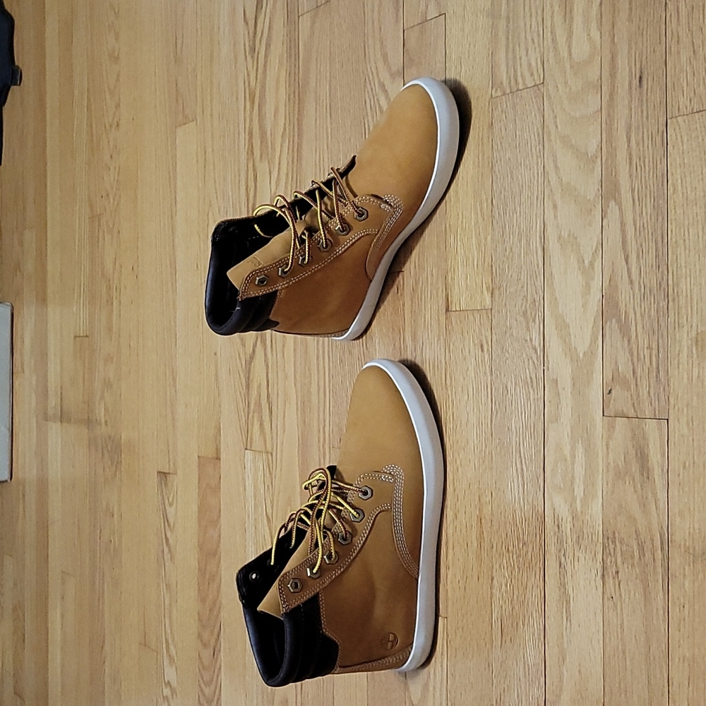 Ladies Timberland, Wheat,Size 7